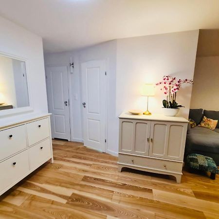 Mountain View 2-Double Bedroom Apartment เยเลเนียกูรา ภายนอก รูปภาพ